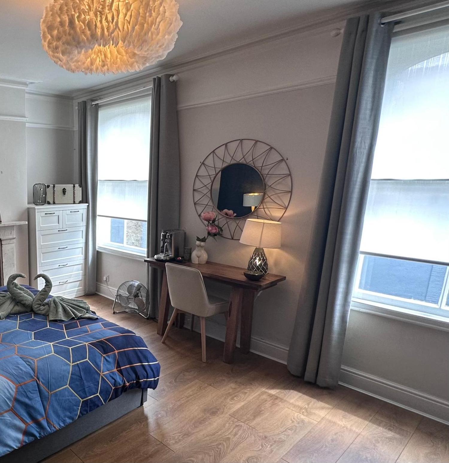 Large Bedroom In Beautiful House Londres Exterior foto